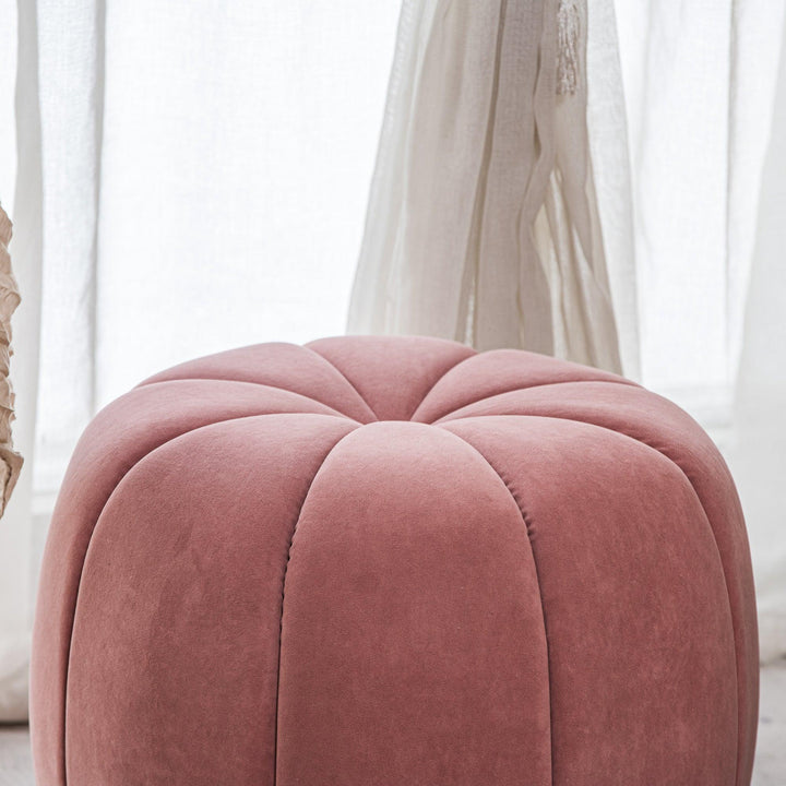 Pouf en velours rose avec rayures