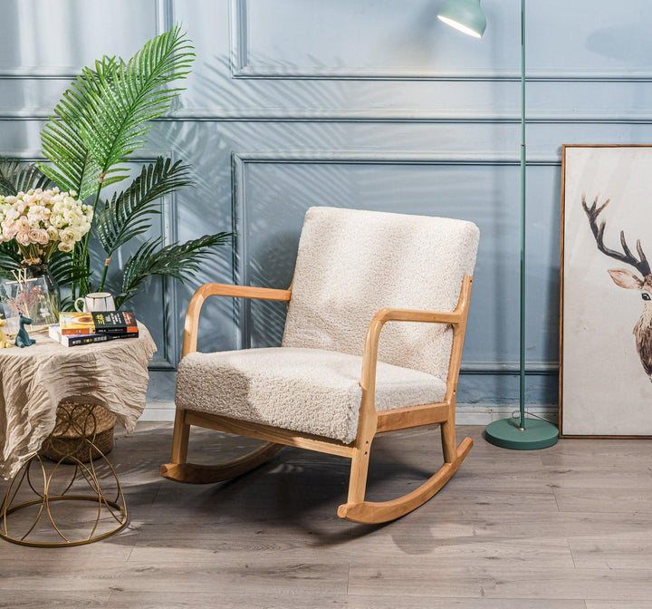 Rocking chair en bois massif et bouclettes blanches