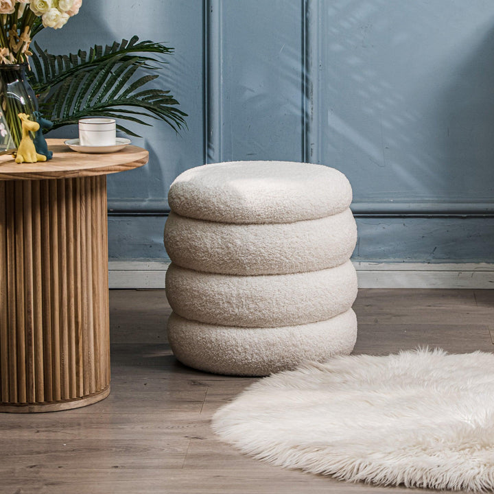 Pouf en bouclettes blanches style scandinave