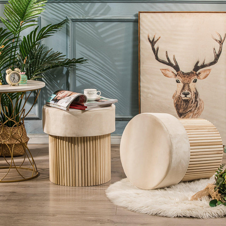 Pouf en velours beige et base en bois