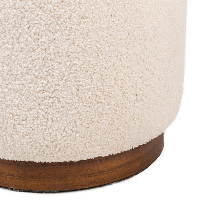 Pouf en bouclettes blanches et base en bois