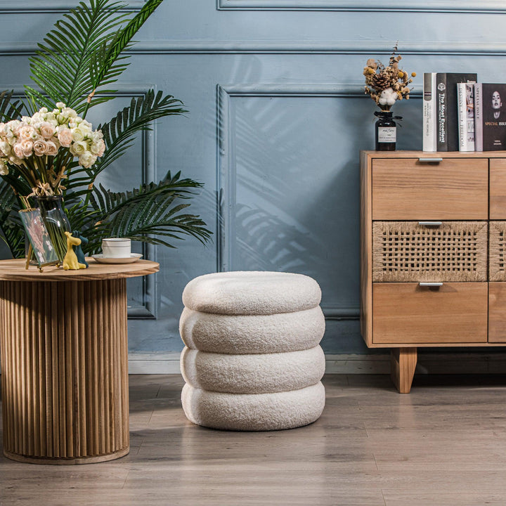 Pouf en bouclettes blanches style scandinave